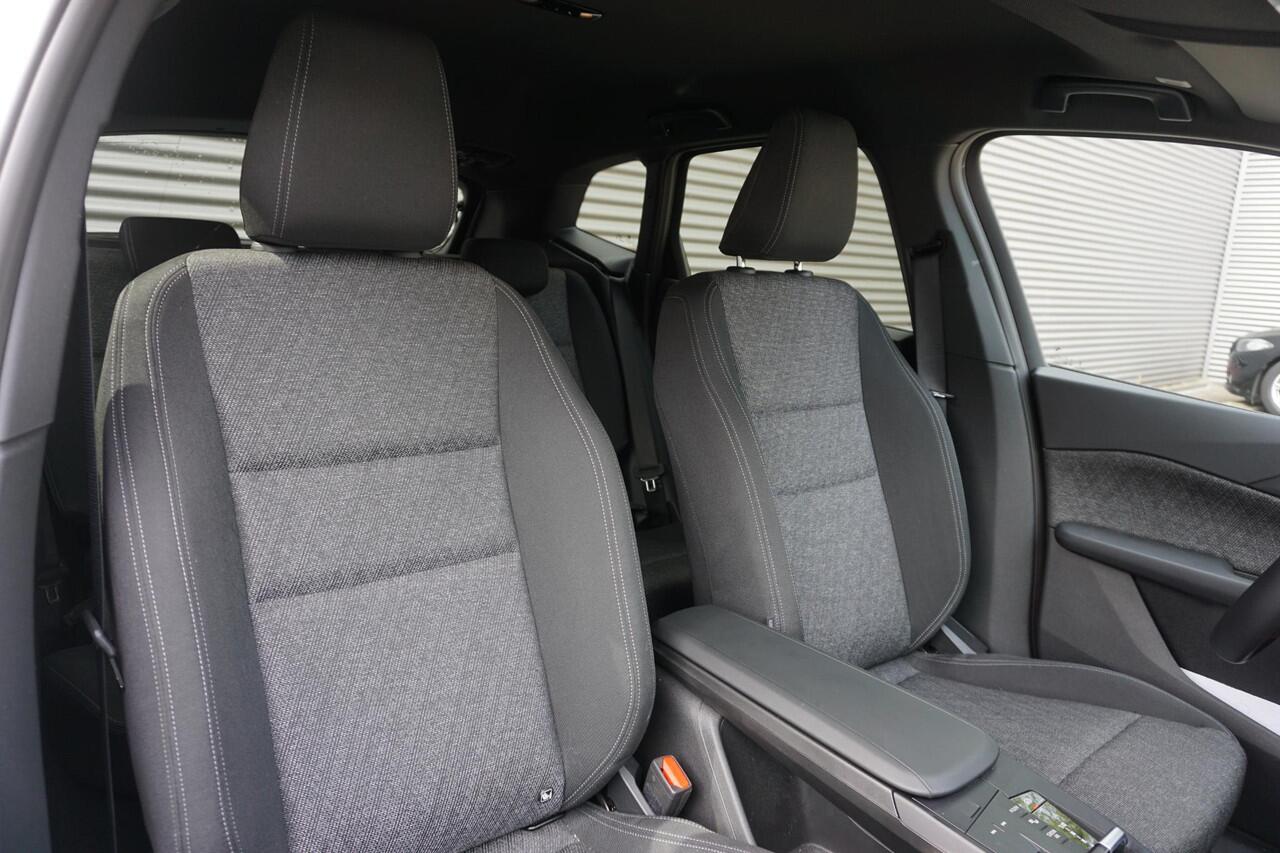 BMW 2-SERIE Active Tourer Active Tourer 216i 16 inch LM Dubbelspaak (Styling 186) in Silver Grey | Extra getint glas | Elektrisch verwarmde voorstoelen | Parking Assistant | M Hemelbekleding in Anthrazit