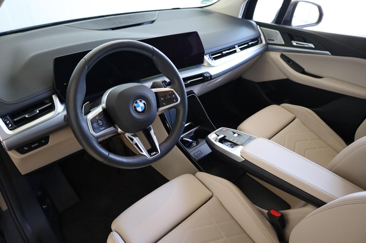 BMW 2-SERIE Active Tourer 218i | Luxury Line | Premium Pack | Travel Pack | Elektr. Trekhaak | Parking Assistant