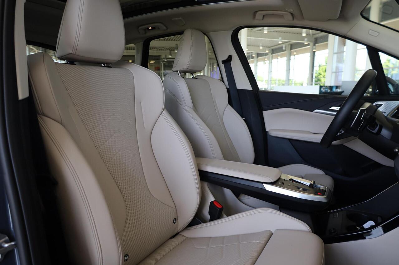 BMW 2-SERIE Active Tourer 218i | Luxury Line | Premium Pack | Travel Pack | Elektr. Trekhaak | Parking Assistant