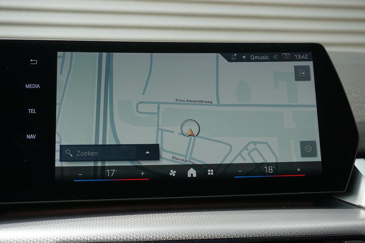 BMW 2-SERIE Active Tourer 218i M Sportpakket | 17 inch LM M Dubbelspaak | Achteruitrijcamera | Parking Assistant | Alarmsysteem klasse 3