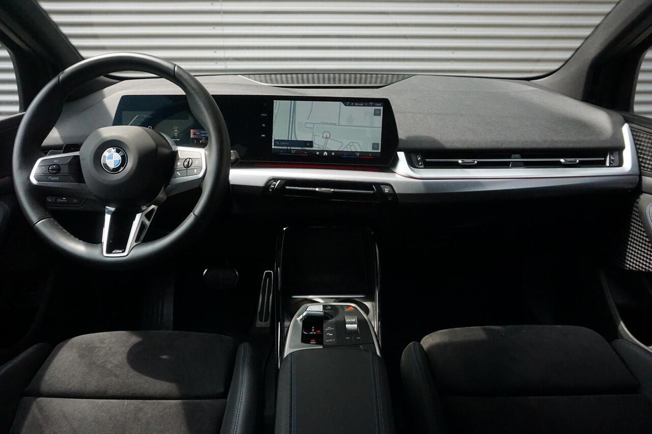 BMW 2-SERIE Active Tourer 218i M Sportpakket | 17 inch LM M Dubbelspaak | Achteruitrijcamera | Parking Assistant | Alarmsysteem klasse 3