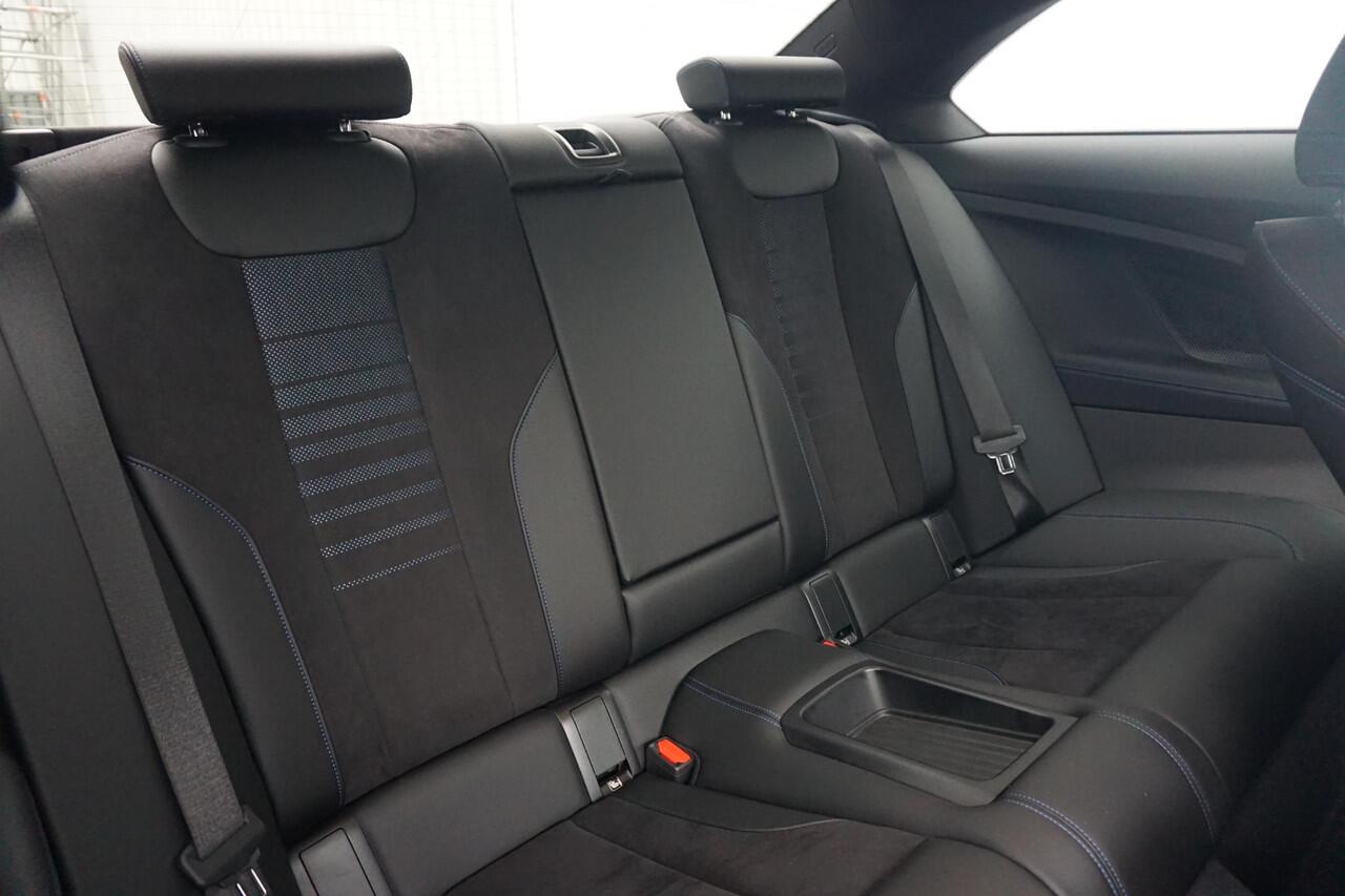 BMW 2-SERIE Coupé 218i M Sportpakket 19'' / Harman Kardon / Stuur-stoel verwarming / Trekhaak