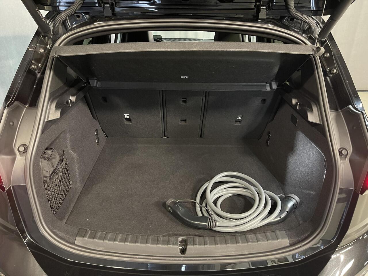 BMW 2-SERIE Active Tourer 225e xDrive M Sport 19"/Leder/Panoramadak/Stoel + stuurverwarming/Harman Kardon/360 camera/Head-up/Dodehoek/Keyless