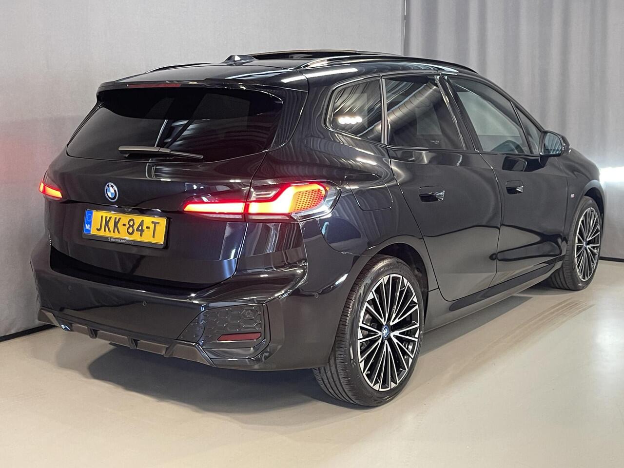 BMW 2-SERIE Active Tourer 225e xDrive M Sport 19"/Leder/Panoramadak/Stoel + stuurverwarming/Harman Kardon/360 camera/Head-up/Dodehoek/Keyless