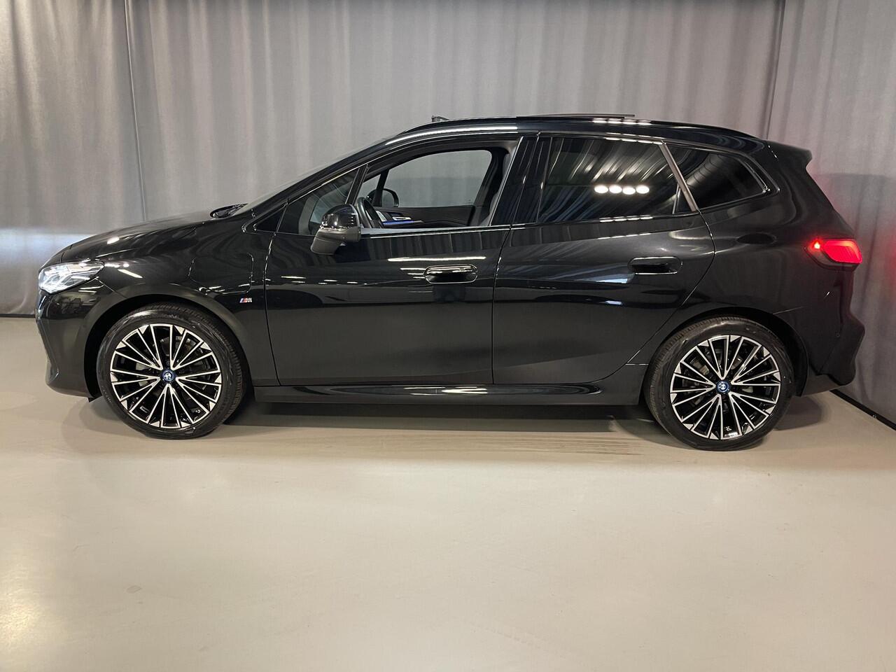 BMW 2-SERIE Active Tourer 225e xDrive M Sport 19"/Leder/Panoramadak/Stoel + stuurverwarming/Harman Kardon/360 camera/Head-up/Dodehoek/Keyless