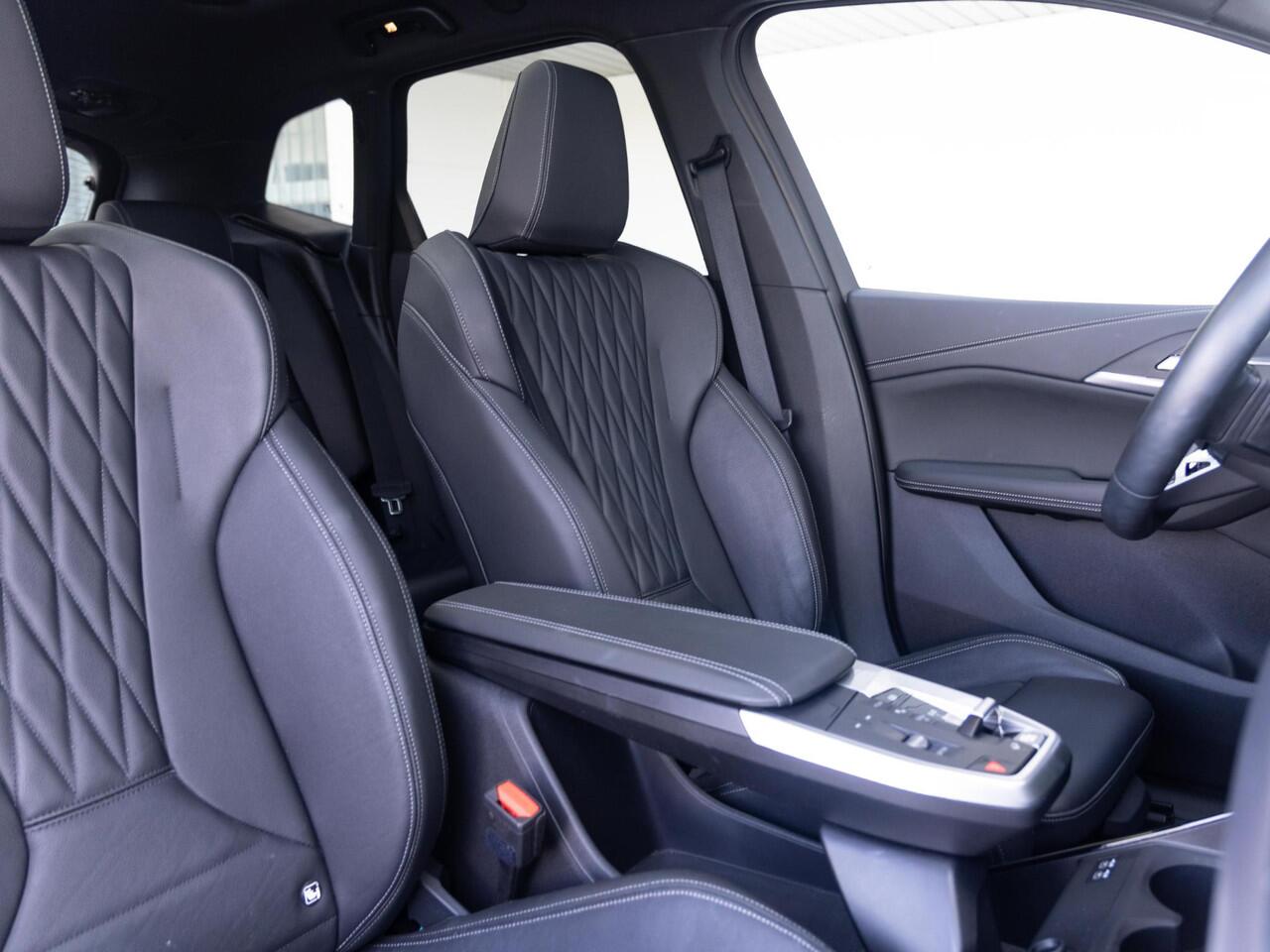 BMW 2-SERIE Active Tourer 225e xDrive | M Sportpakket | Innovation Pack | Comfort Access | Panoramadak | Isofix | Head-Up Display | Harman-Kardon | 20''