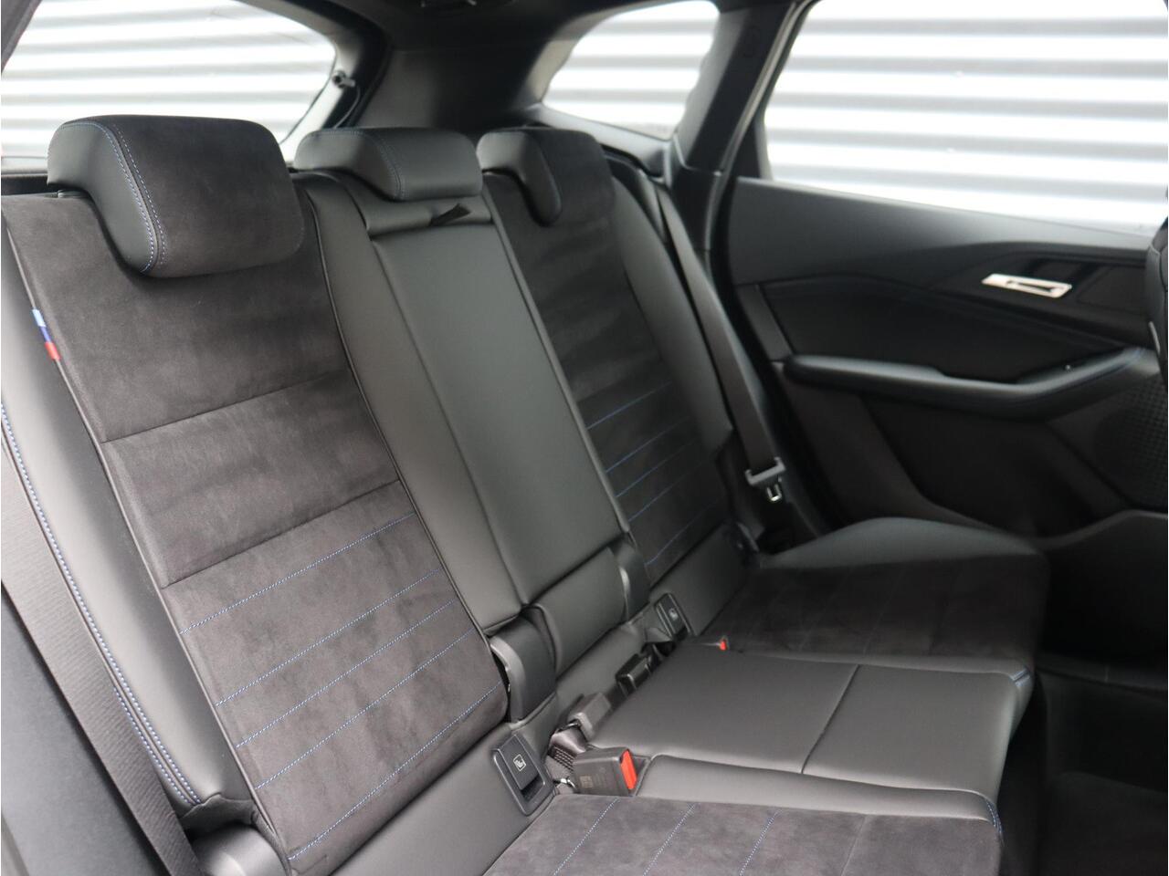 BMW 2-SERIE Active Tourer 218i | M Sportpakket | Trekhaak | Climate Control | Adaptief M Onderstel | Camera | Sportstoelen | LED | 17'' LMV