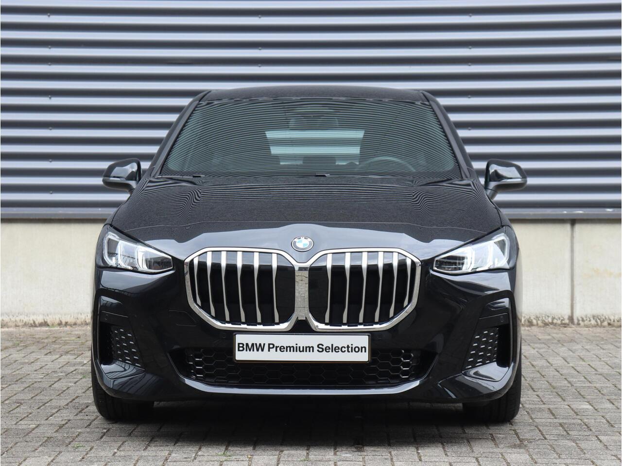 BMW 2-SERIE Active Tourer 218i | M Sportpakket | Trekhaak | Climate Control | Adaptief M Onderstel | Camera | Sportstoelen | LED | 17'' LMV