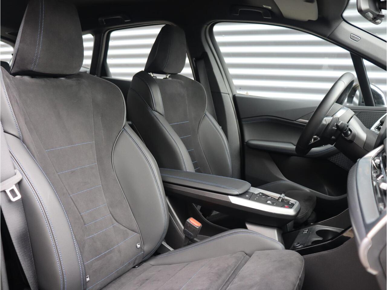 BMW 2-SERIE Active Tourer 218i | M Sportpakket | Trekhaak | Climate Control | Adaptief M Onderstel | Camera | Sportstoelen | LED | 17'' LMV