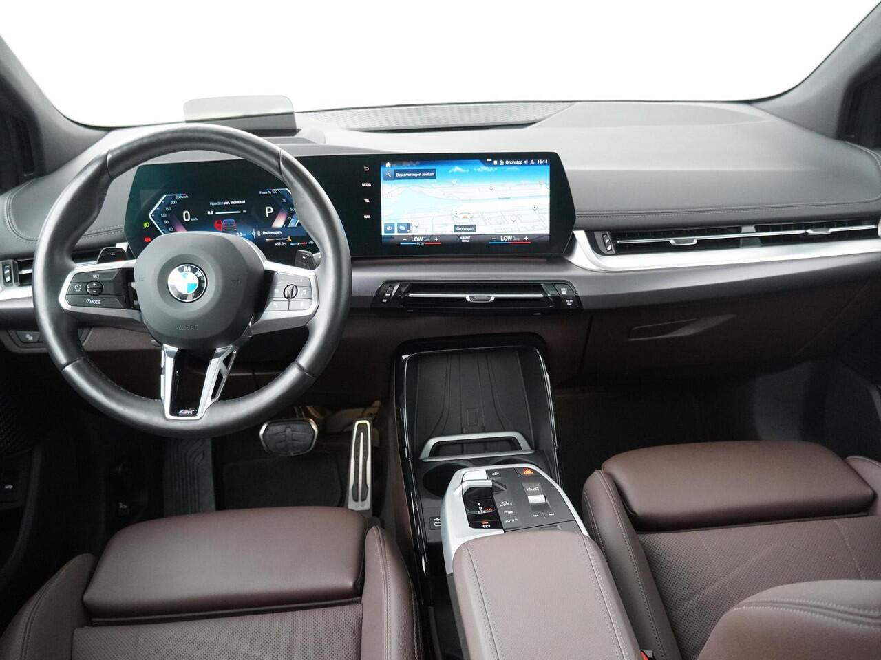 BMW 2-SERIE Active Tourer 220i | M Sportpakket | Pano | Comfort Acces | Elektrisch verwarmde voorstoelen