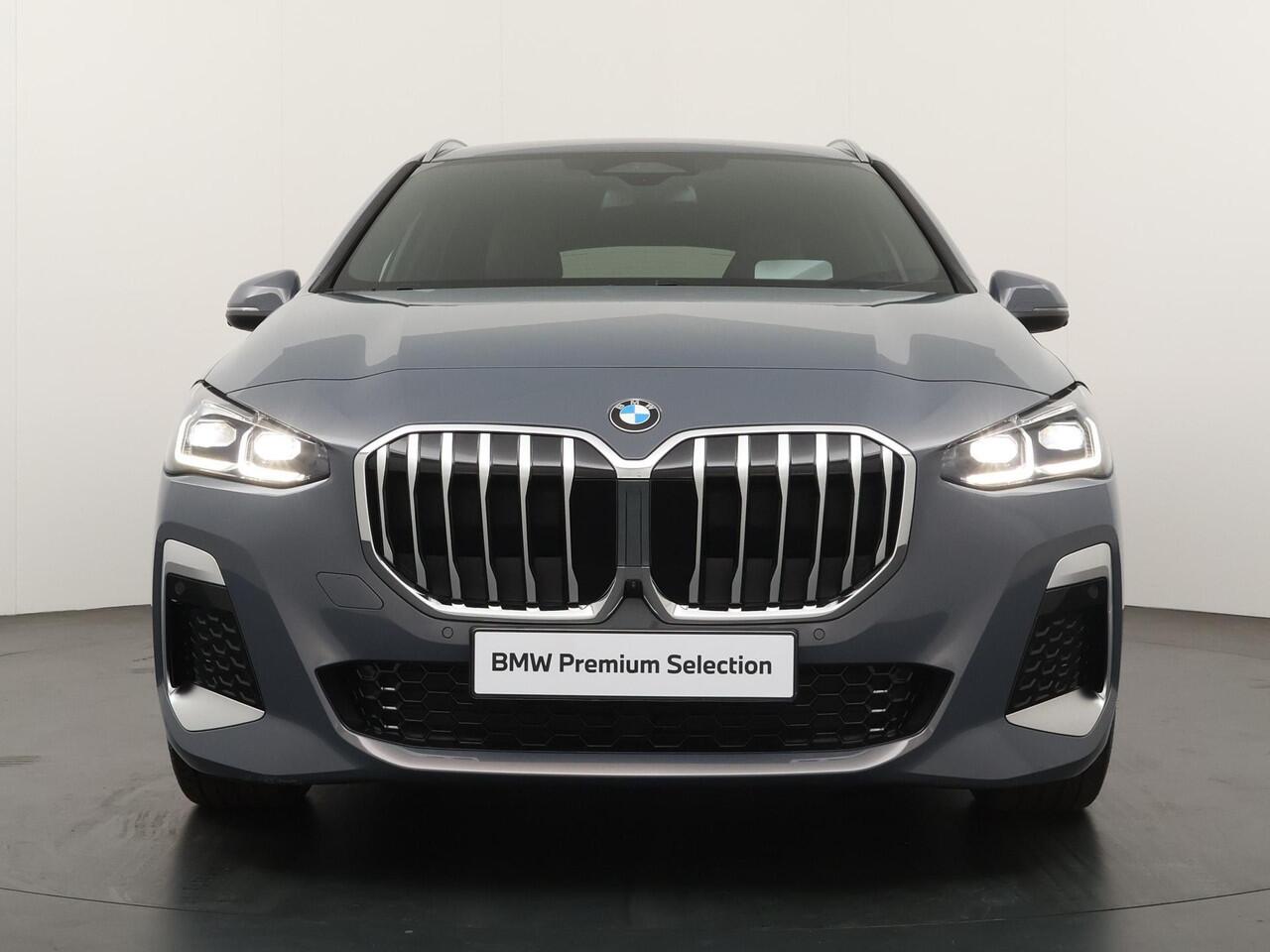 BMW 2-SERIE Active Tourer 220i | M Sportpakket | Pano | Comfort Acces | Elektrisch verwarmde voorstoelen