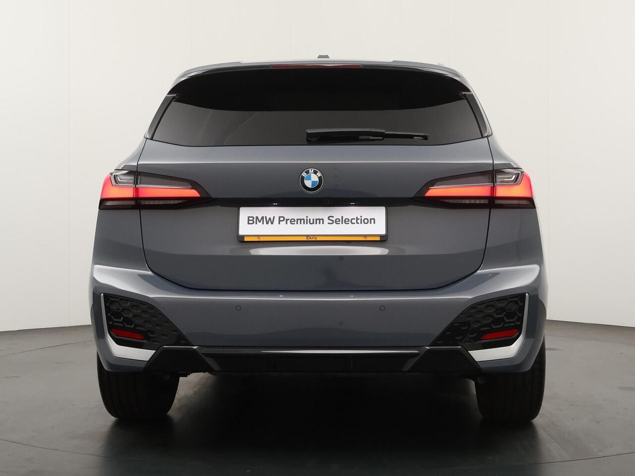 BMW 2-SERIE Active Tourer 220i | M Sportpakket | Pano | Comfort Acces | Elektrisch verwarmde voorstoelen