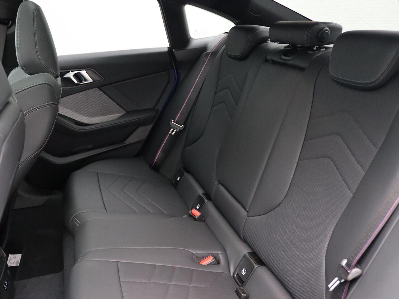 BMW 2-SERIE Gran Coupé 220 M Sportpakket Pro | Premium Pack | Stuurwielrand Verwarmd | Comfort Access | Panoramadak | Driving Assistant Plus | Harman Kardon | 19'' | Ekris Selection