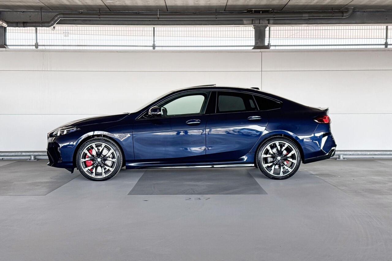 BMW 2-SERIE Gran Coupé 220 | M Sportpakket Pro | Glazen panoramadak