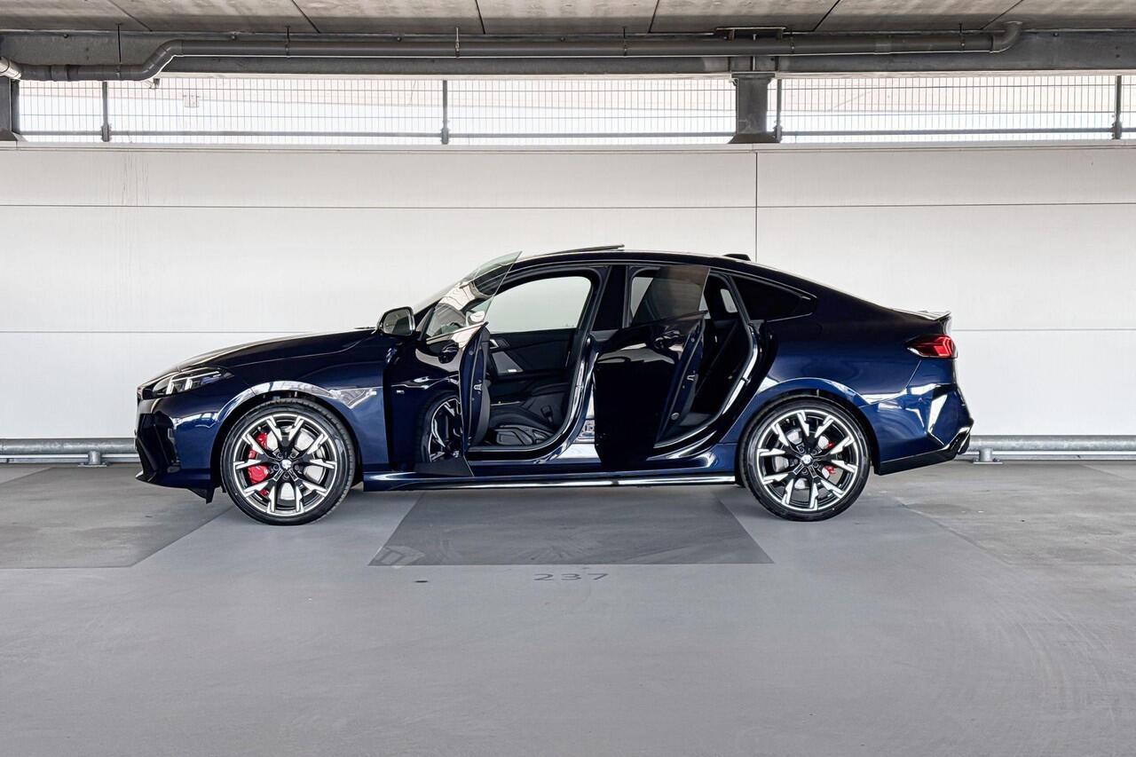 BMW 2-SERIE Gran Coupé 220 | M Sportpakket Pro | Glazen panoramadak