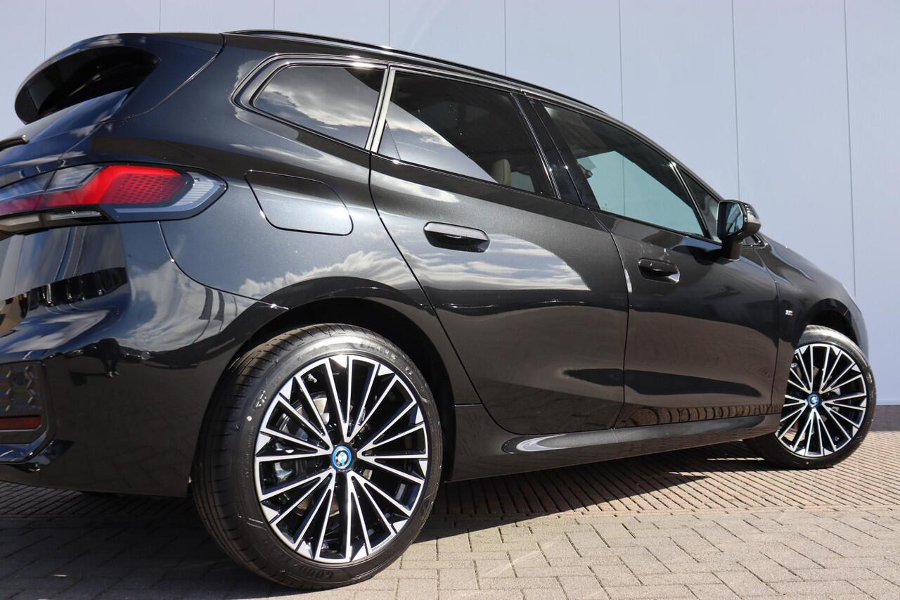 BMW 2-SERIE Active Tourer 225e xDrive M Sportpakket/ Premium Pack/ Stuurverwarming/ Comfort Acces/ Elektrische Trekhaak/ Panoramadak/ Harman-Kardon | Ekris Selection