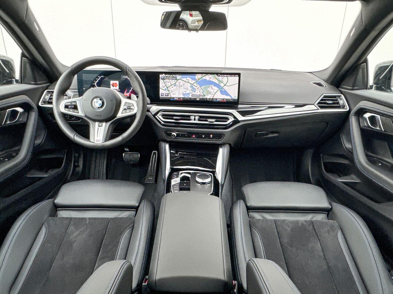 BMW 2-SERIE Coupé 218i | M Sport | Parking Assistant | Getinte Ruiten