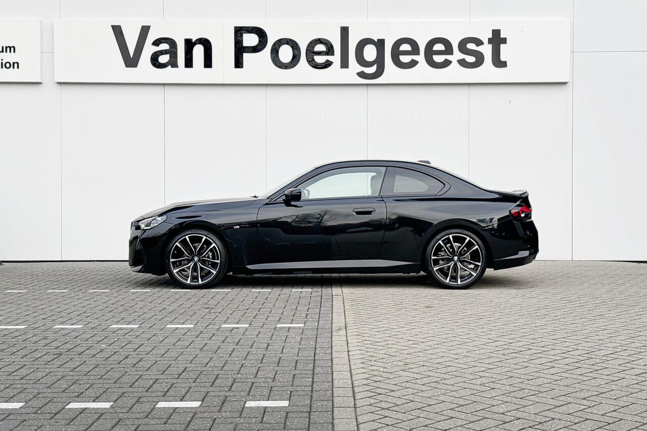 BMW 2-SERIE Coupé 218i | M Sport | Parking Assistant | Getinte Ruiten
