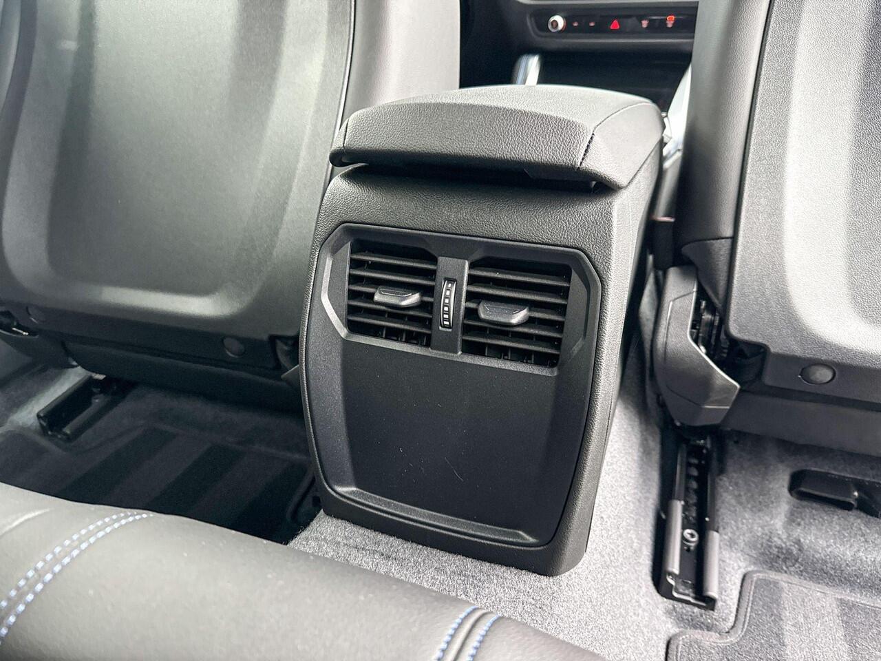 BMW 2-SERIE Coupé 218i | M Sport | Parking Assistant | Getinte Ruiten