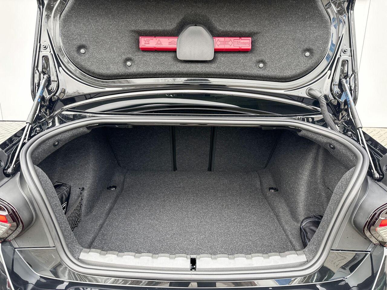 BMW 2-SERIE Coupé 218i | M Sport | Parking Assistant | Getinte Ruiten