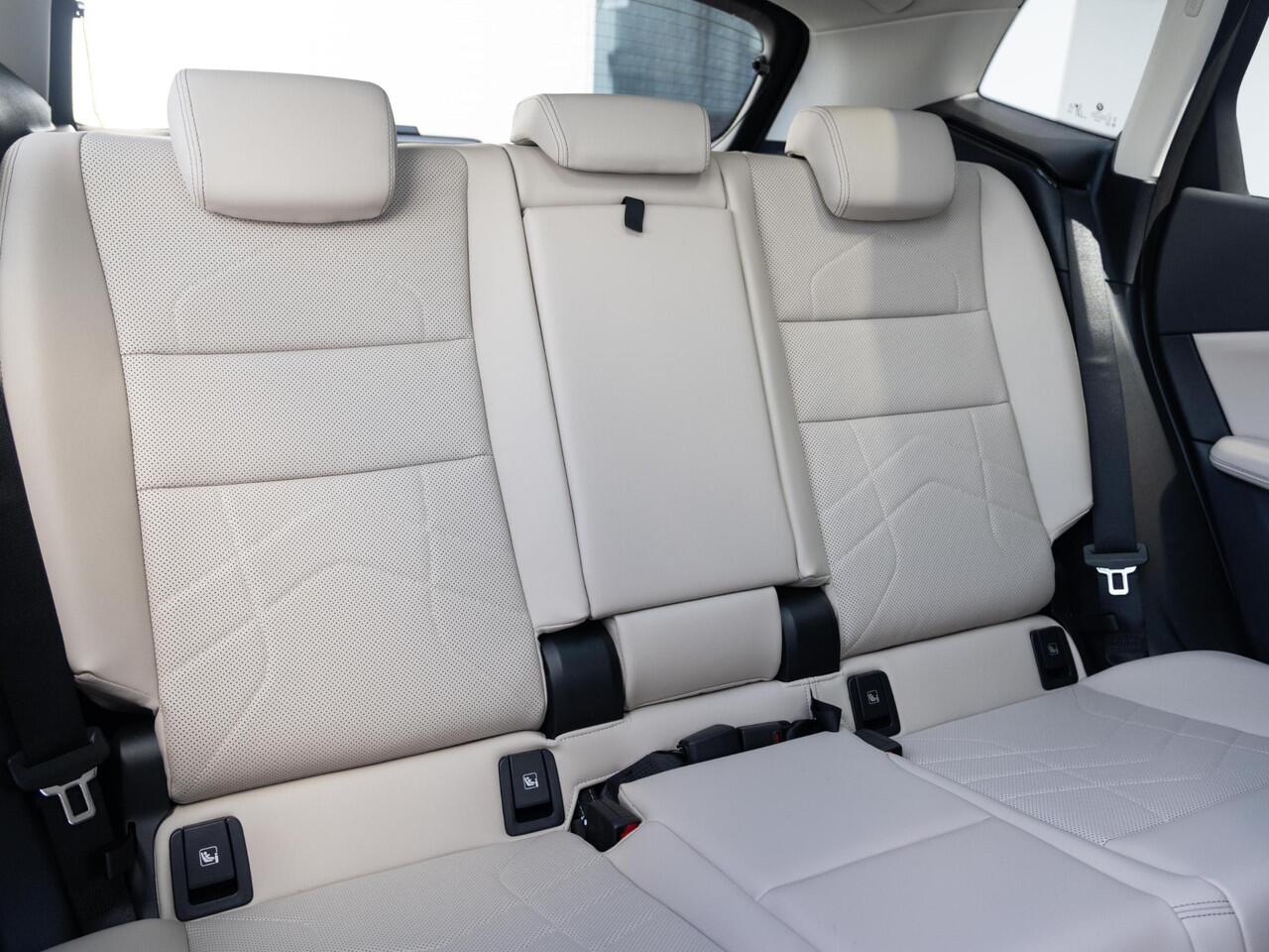 BMW 2-SERIE Active Tourer 225e xDrive | Luxury Line | Innovation Pack | Comfort Pack | Travel Pack