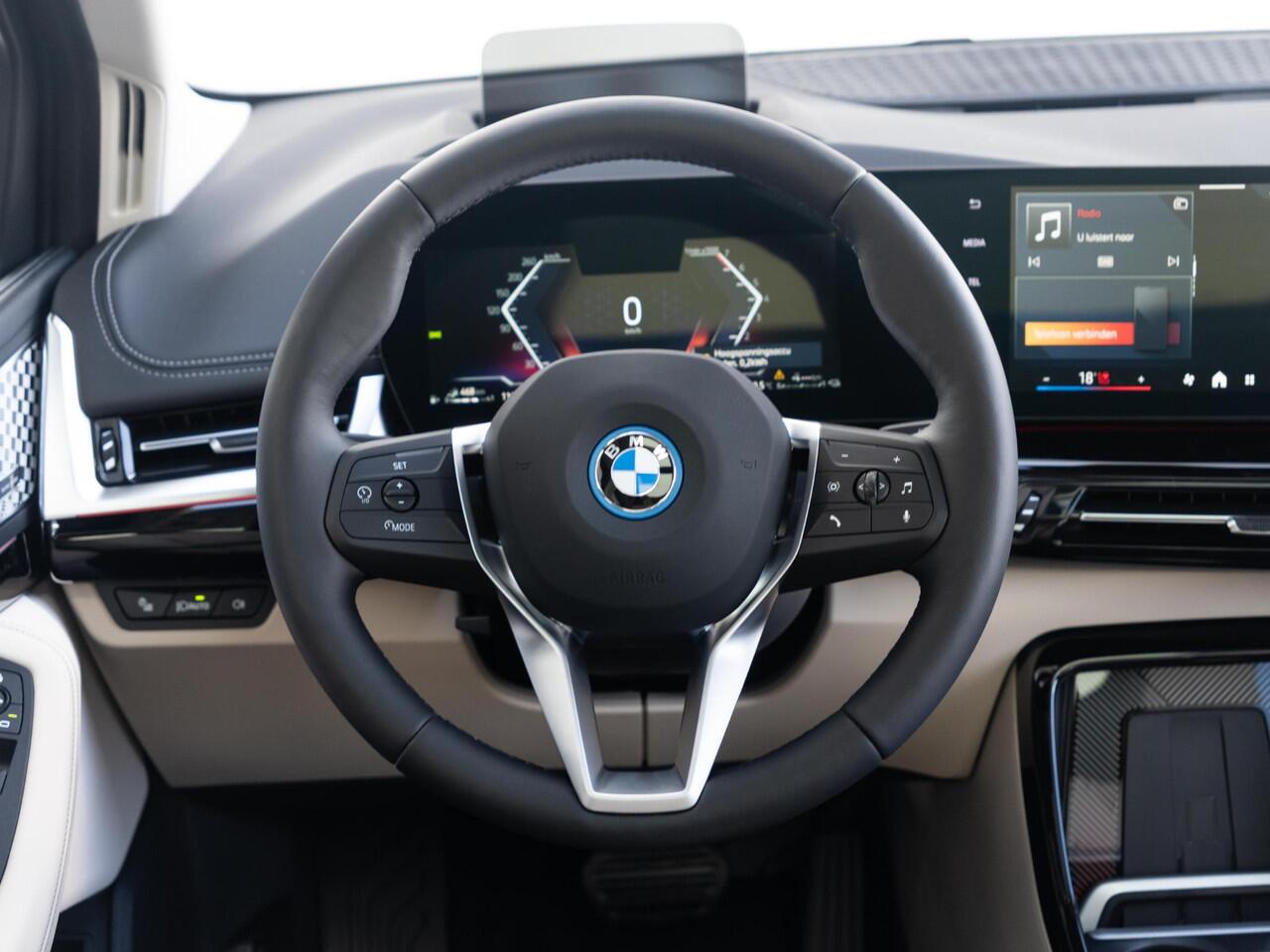 BMW 2-SERIE Active Tourer 225e xDrive | Luxury Line | Innovation Pack | Comfort Pack | Travel Pack