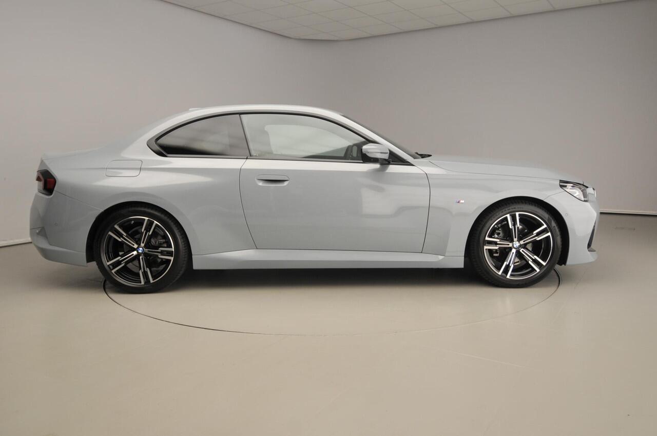 BMW 2-SERIE Coupé 218i | M-Sportpakket | LED | Navigatie | Stoelverwarming | Keyles go | DAB | Hifi speakers | Alu 18 inch