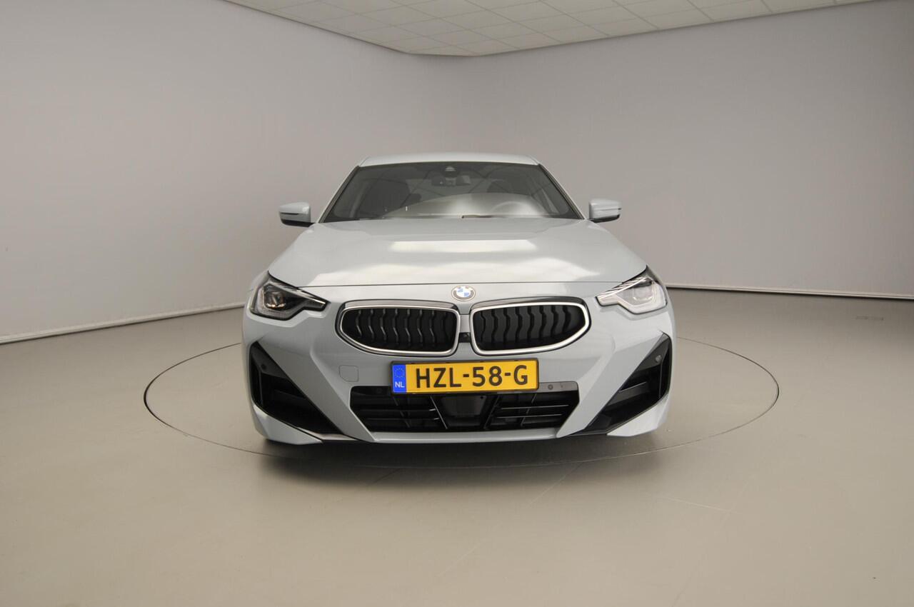 BMW 2-SERIE Coupé 218i | M-Sportpakket | LED | Navigatie | Stoelverwarming | Keyles go | DAB | Hifi speakers | Alu 18 inch
