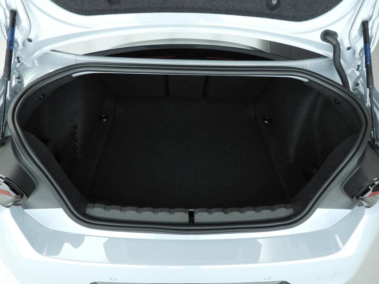 BMW 2-SERIE Coupé 218i | M-Sportpakket | LED | Navigatie | Stoelverwarming | Keyles go | DAB | Hifi speakers | Alu 18 inch