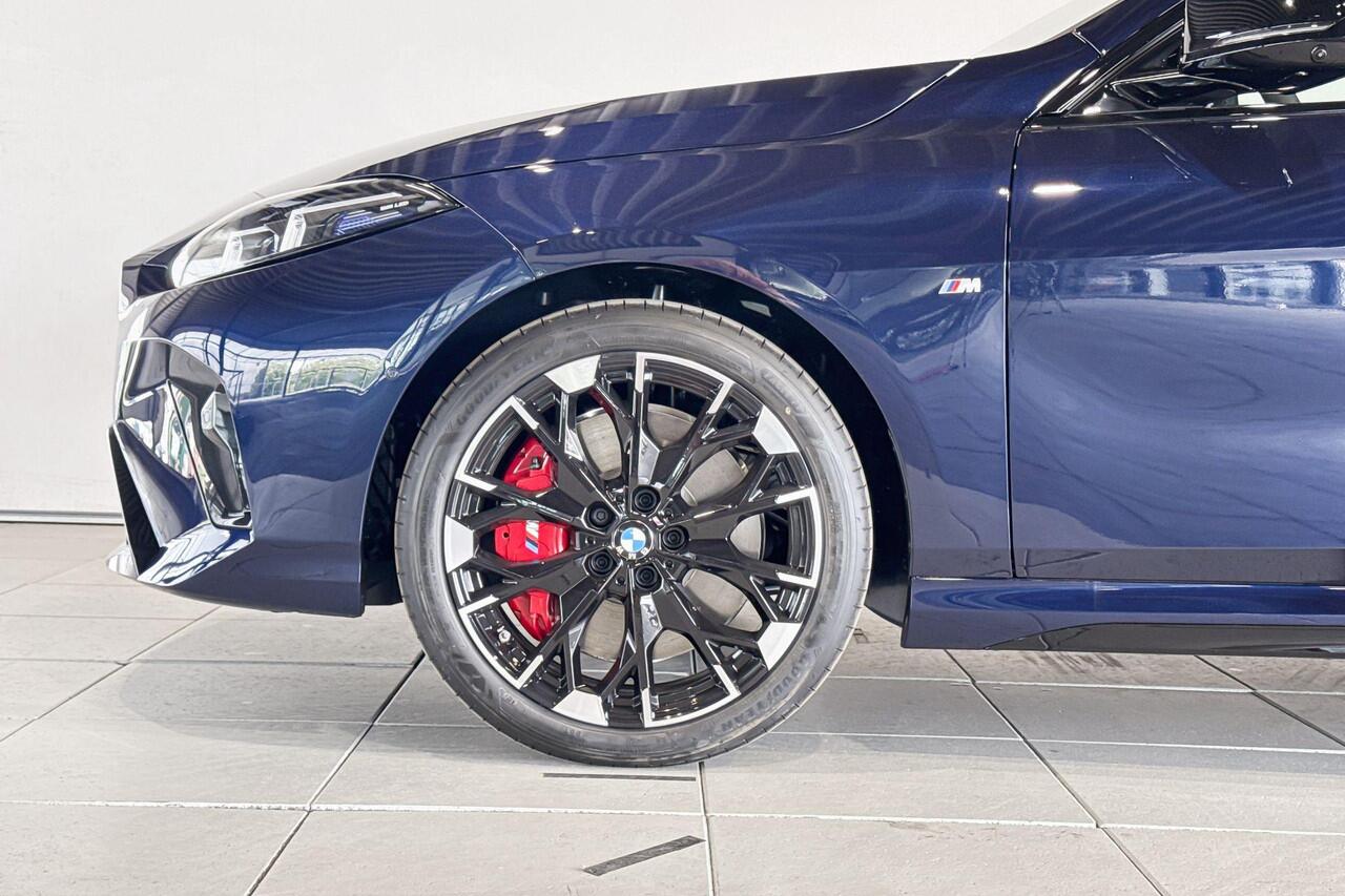 BMW 2-SERIE Gran Coupé M235 xDrive | M Sport Pro | Innovation Pack | Glazen Panoramadak | Elektrisch verstelbare stoelen | Driving Assistant Professional