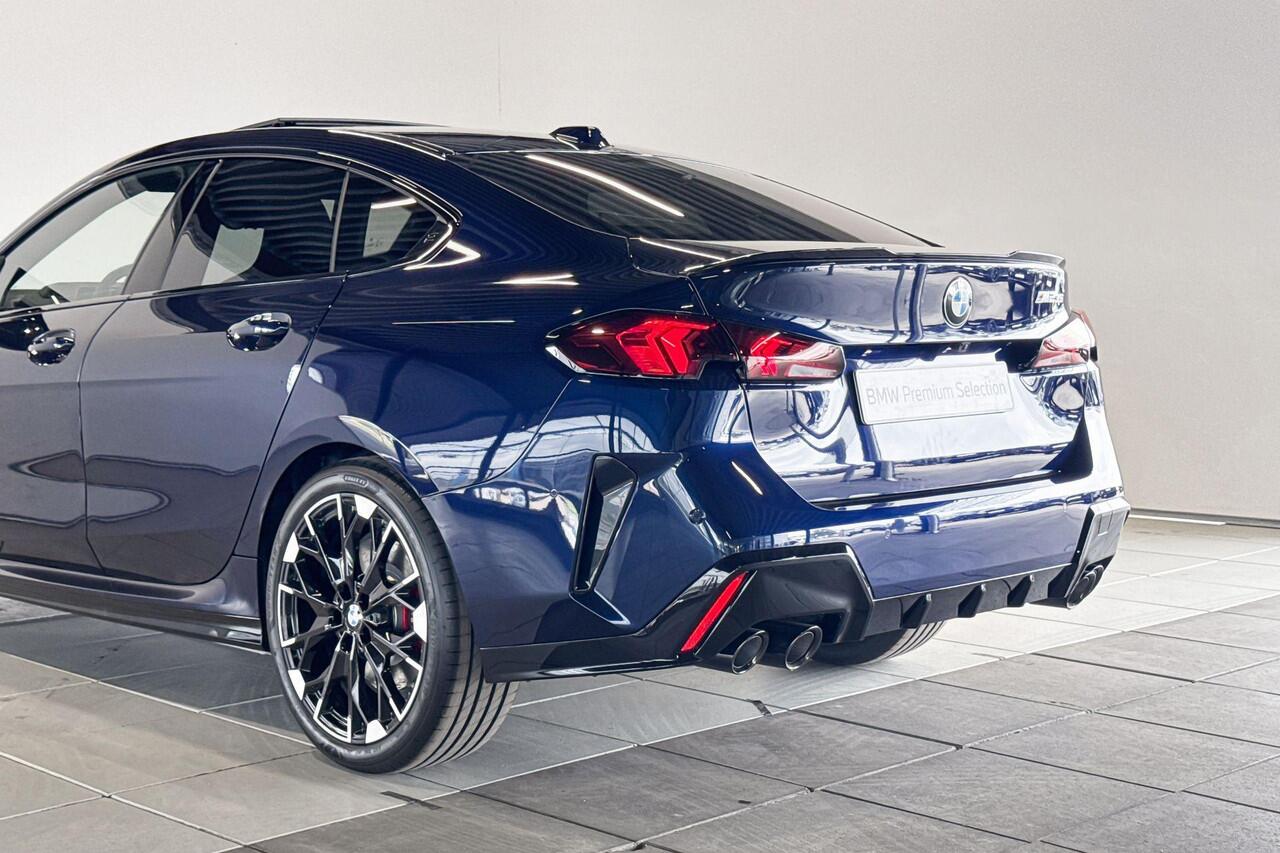 BMW 2-SERIE Gran Coupé M235 xDrive | M Sport Pro | Innovation Pack | Glazen Panoramadak | Elektrisch verstelbare stoelen | Driving Assistant Professional