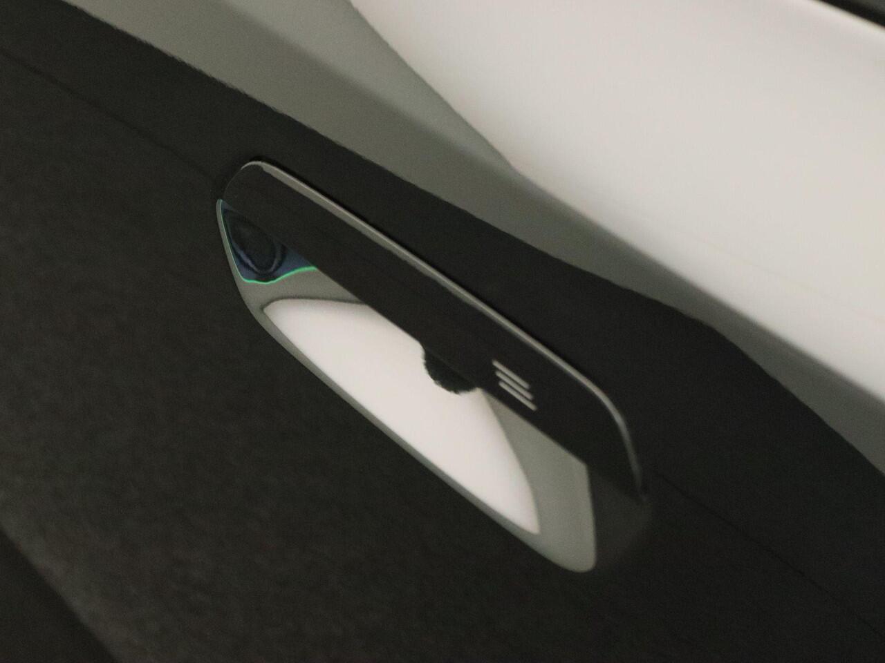 BMW 2-SERIE Coupé M240i xDrive M Sportdifferentieel | M Adaptief onderstel | Widescreen Display | Achteruitrijcamera | HIFI | Active Cruise Control | 19"