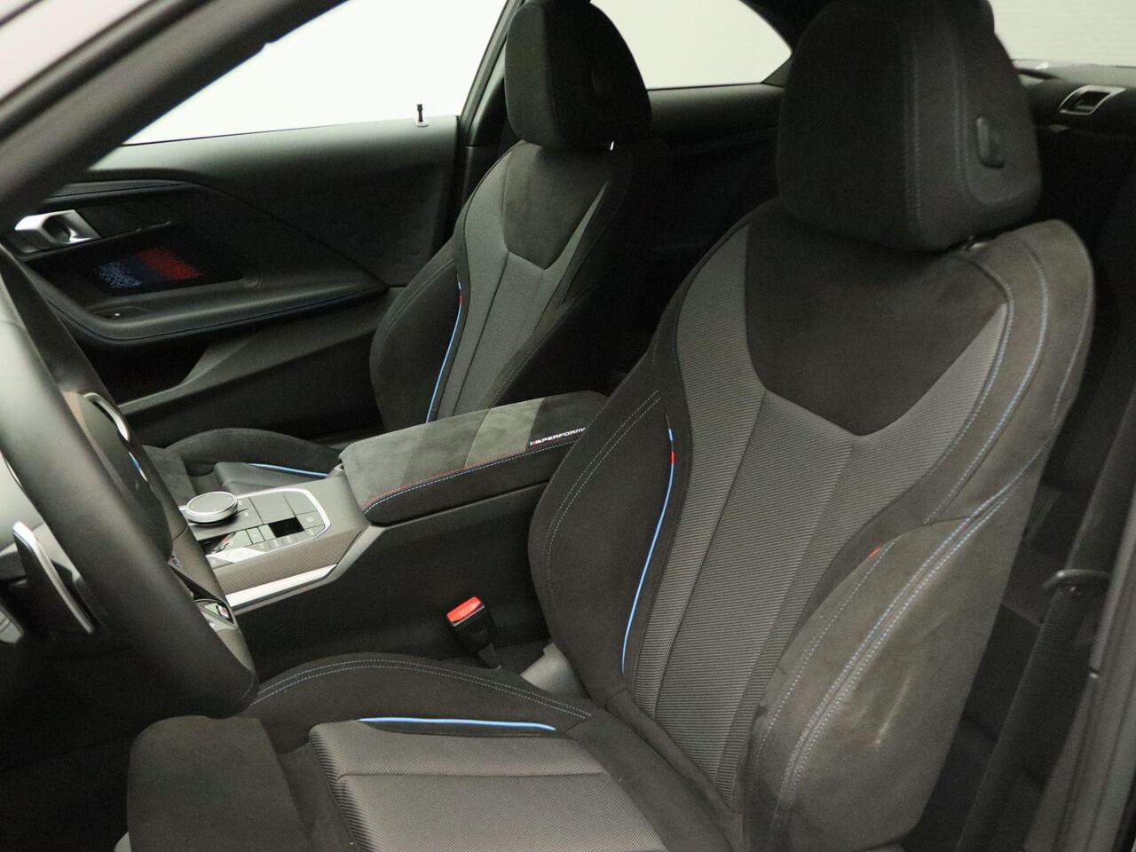 BMW 2-SERIE Coupé M240i xDrive M Sportdifferentieel | M Adaptief onderstel | Widescreen Display | Achteruitrijcamera | HIFI | Active Cruise Control | 19"