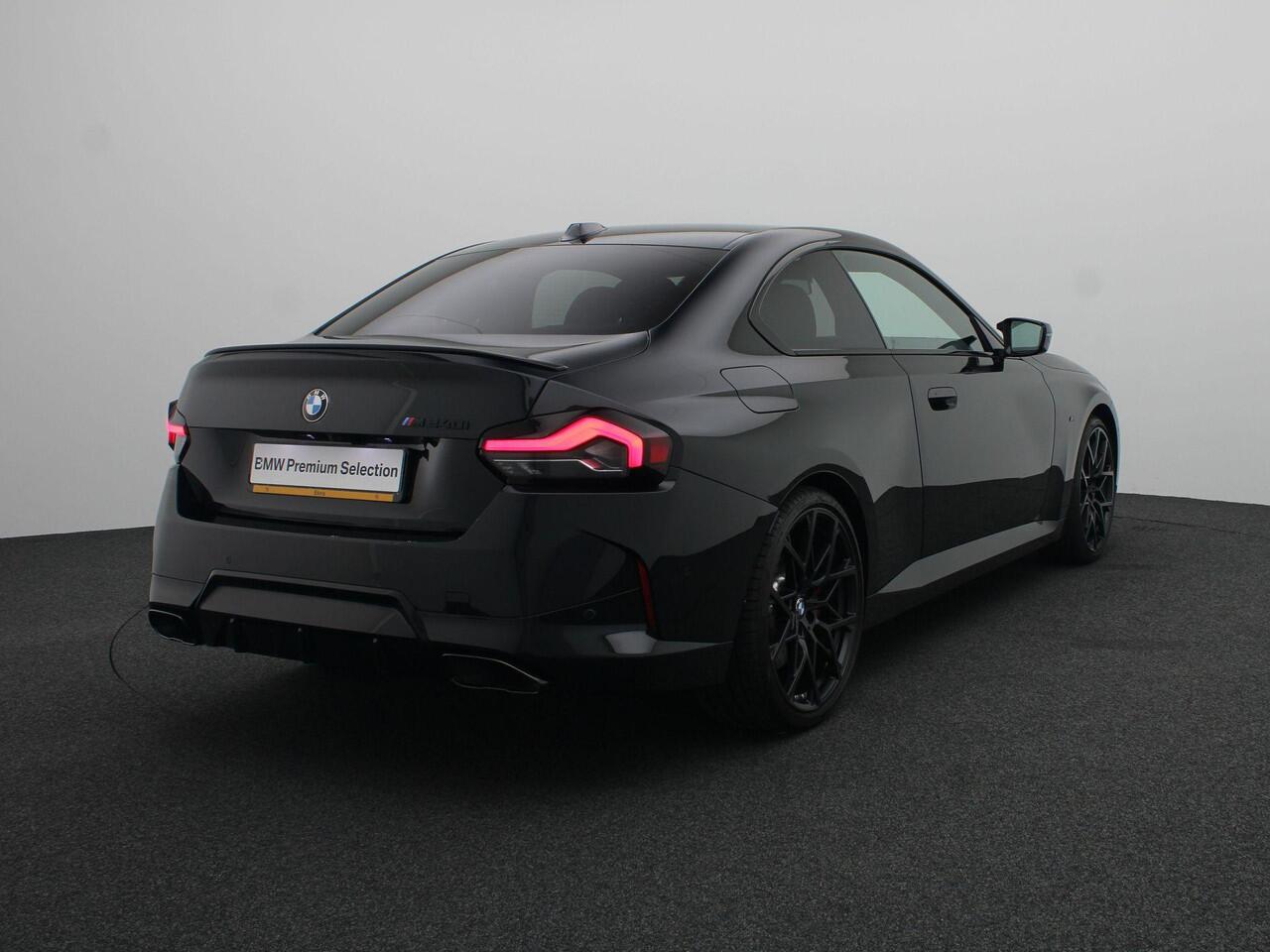 BMW 2-SERIE Coupé M240i xDrive M Sportdifferentieel | M Adaptief onderstel | Widescreen Display | Achteruitrijcamera | HIFI | Active Cruise Control | 19"