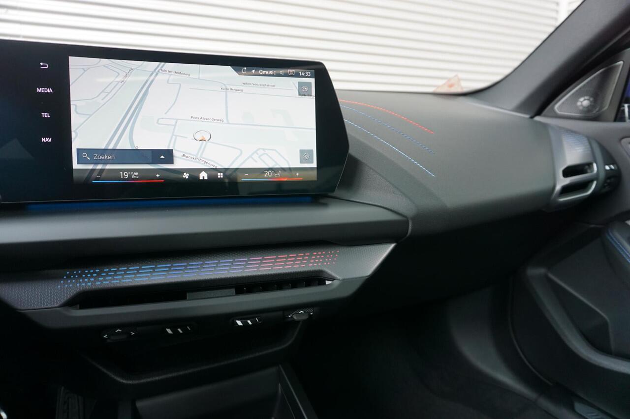 BMW 2-SERIE Gran Coupé 220 M Sportpakket Pro | Innovation Pack | Trekhaak met afneembare kogel | Stuurwielrand verwarmd | Glazen panoramadak | Driving Assistant Professional