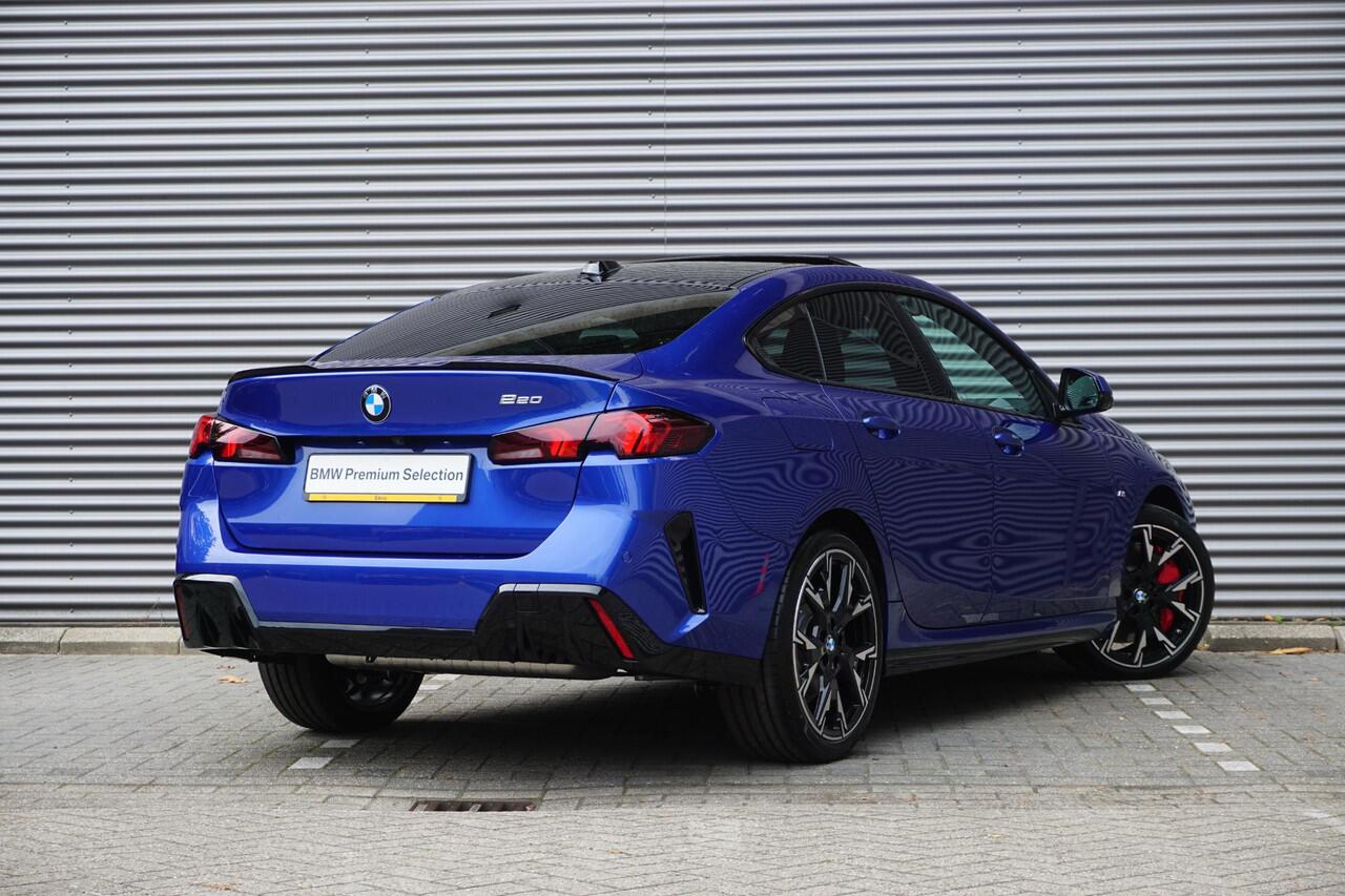 BMW 2-SERIE Gran Coupé 220 M Sportpakket Pro | Innovation Pack | Trekhaak met afneembare kogel | Stuurwielrand verwarmd | Glazen panoramadak | Driving Assistant Professional