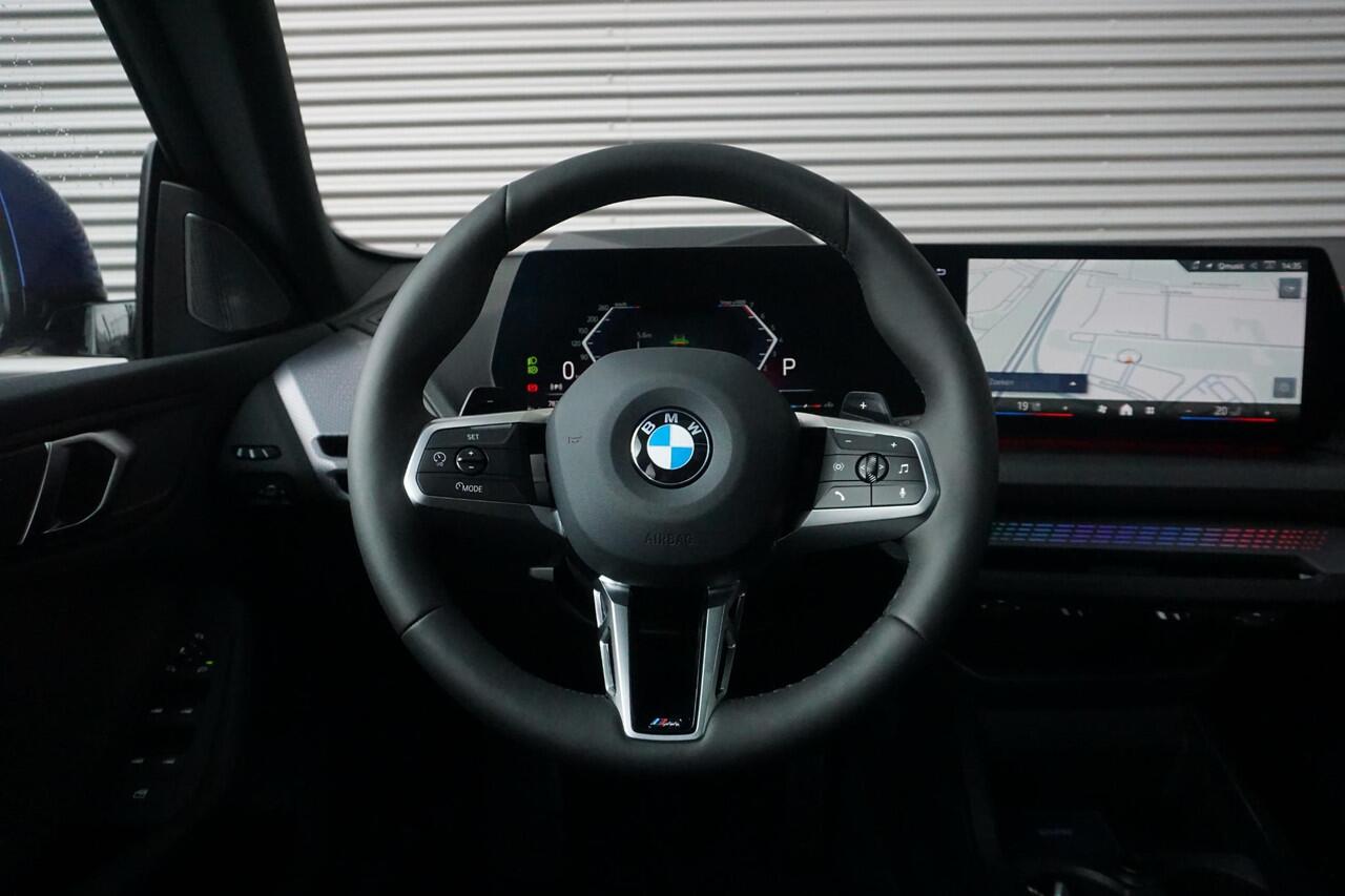 BMW 2-SERIE Gran Coupé 220 M Sportpakket Pro | Innovation Pack | Trekhaak met afneembare kogel | Stuurwielrand verwarmd | Glazen panoramadak | Driving Assistant Professional