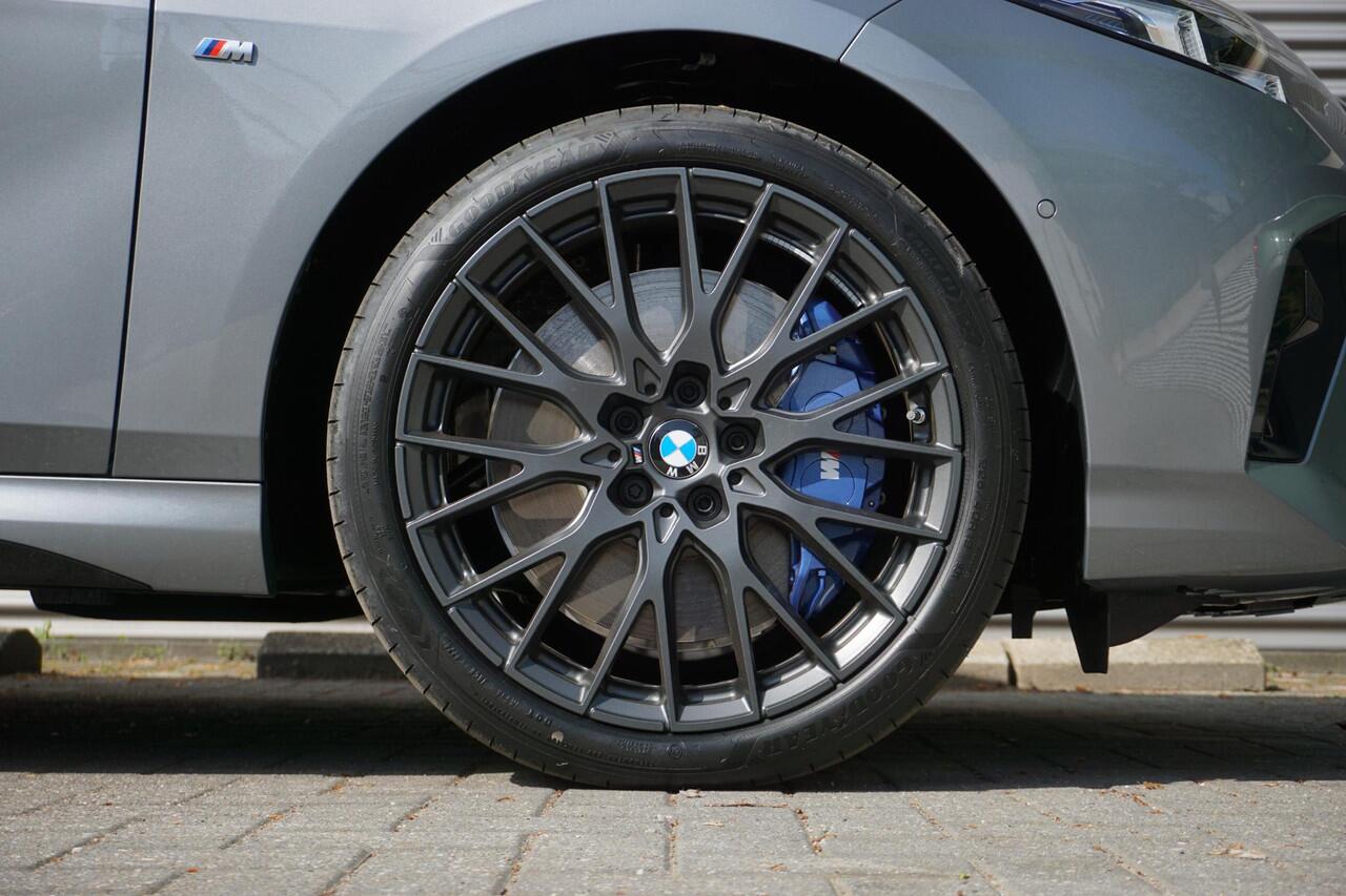 BMW 2-SERIE Gran Coupé 220 M Sportpakket | Premium Pack | Glazen panoramadak | Driving Assistant Plus | Harman-Kardon sound system