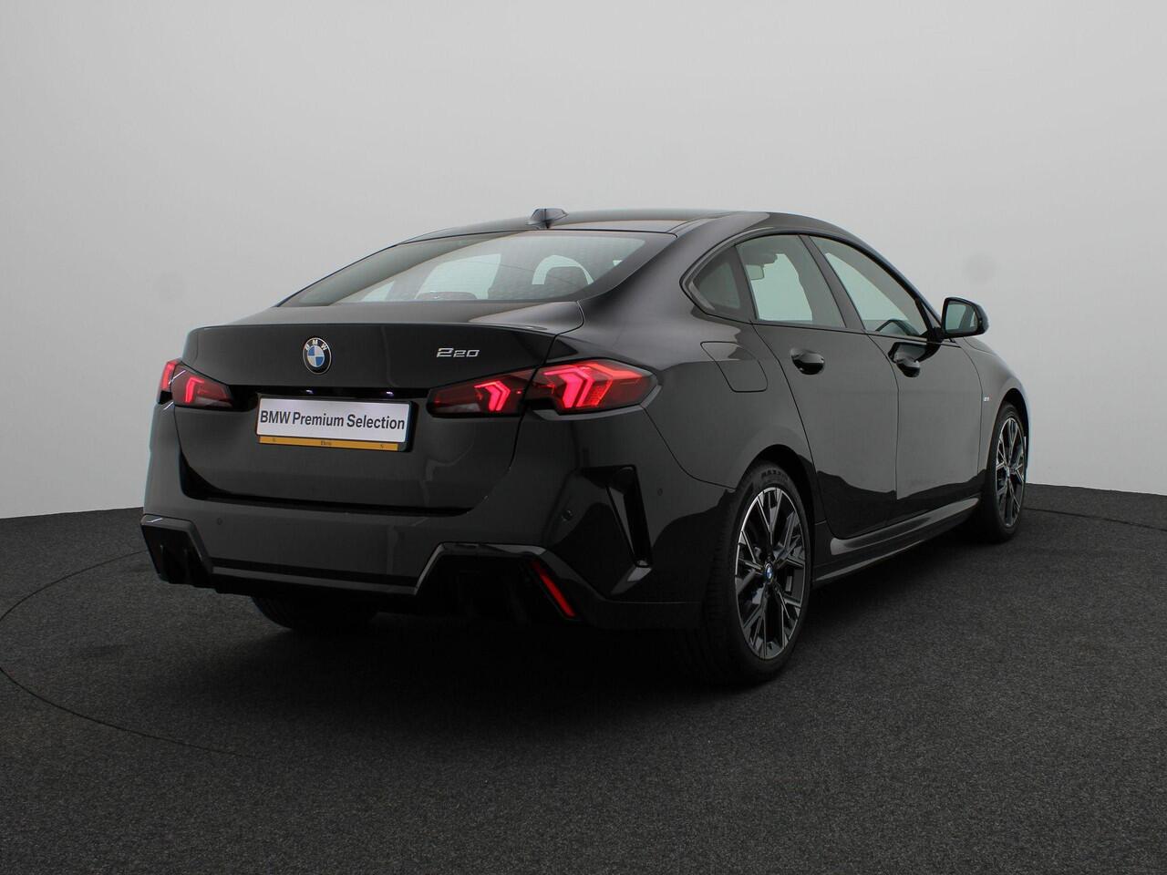 BMW 2-SERIE Gran Coupé 220 M Sportpakket | Premium Pack | M Adaptief onderstel | Achteruitrijcamera | Driving Assistant | Parking Assistant | 18''