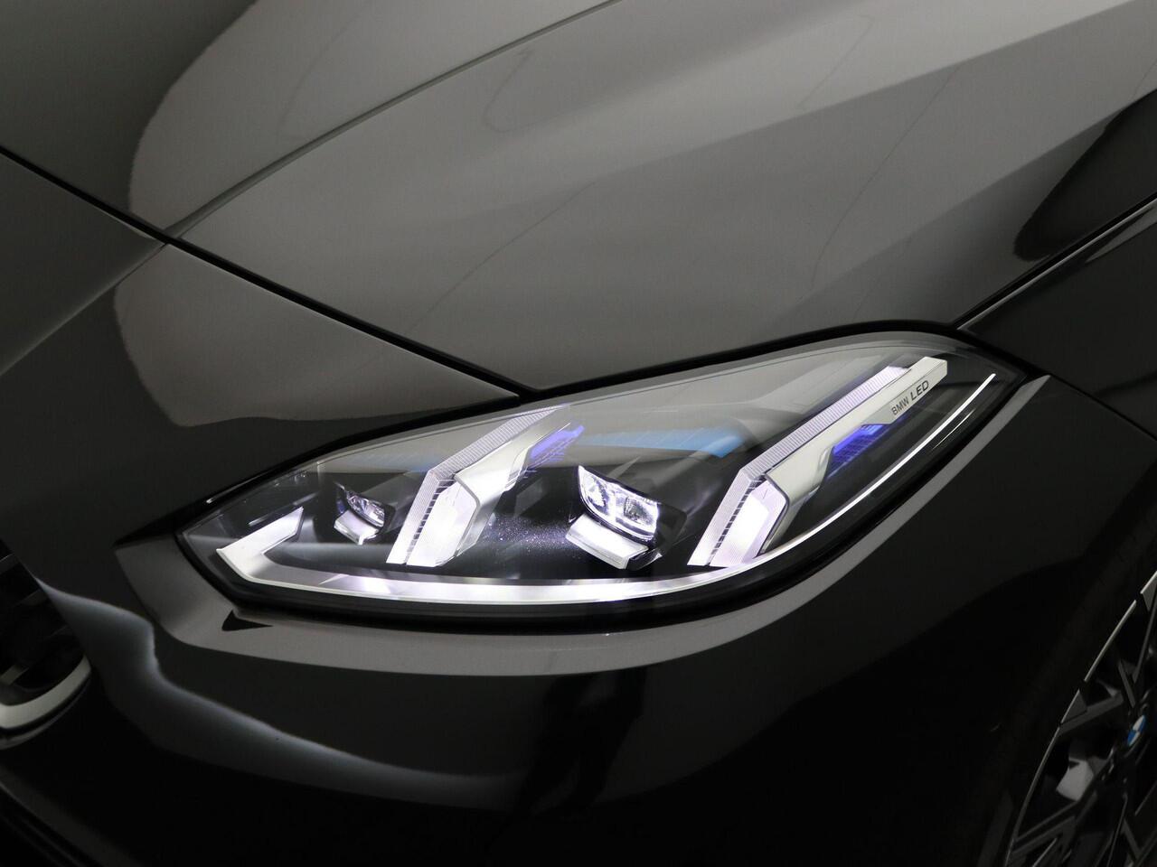 BMW 2-SERIE Gran Coupé 220 M Sportpakket | Premium Pack | M Adaptief onderstel | Achteruitrijcamera | Driving Assistant | Parking Assistant | 18''