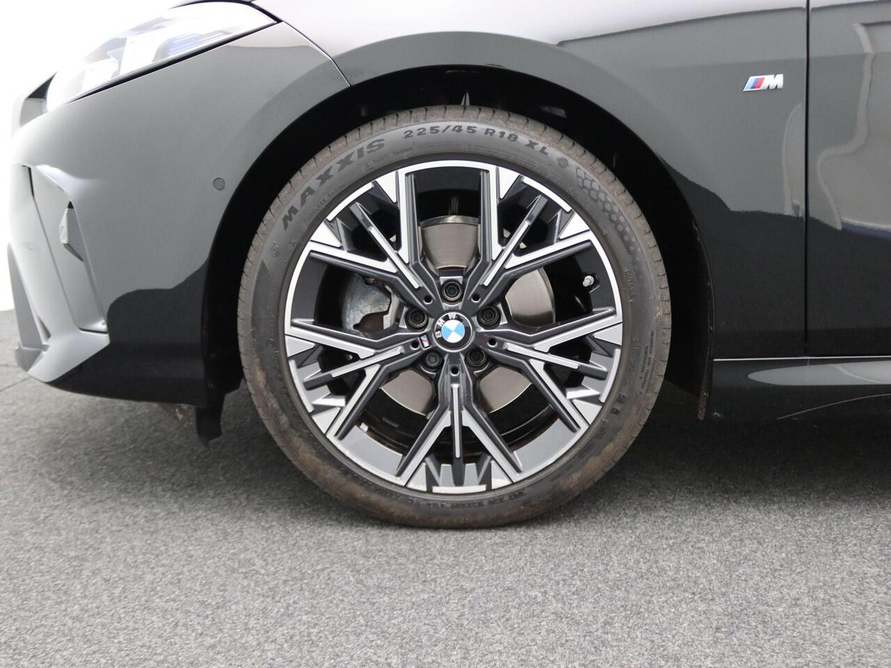 BMW 2-SERIE Gran Coupé 220 M Sportpakket | Premium Pack | M Adaptief onderstel | Achteruitrijcamera | Driving Assistant | Parking Assistant | 18''