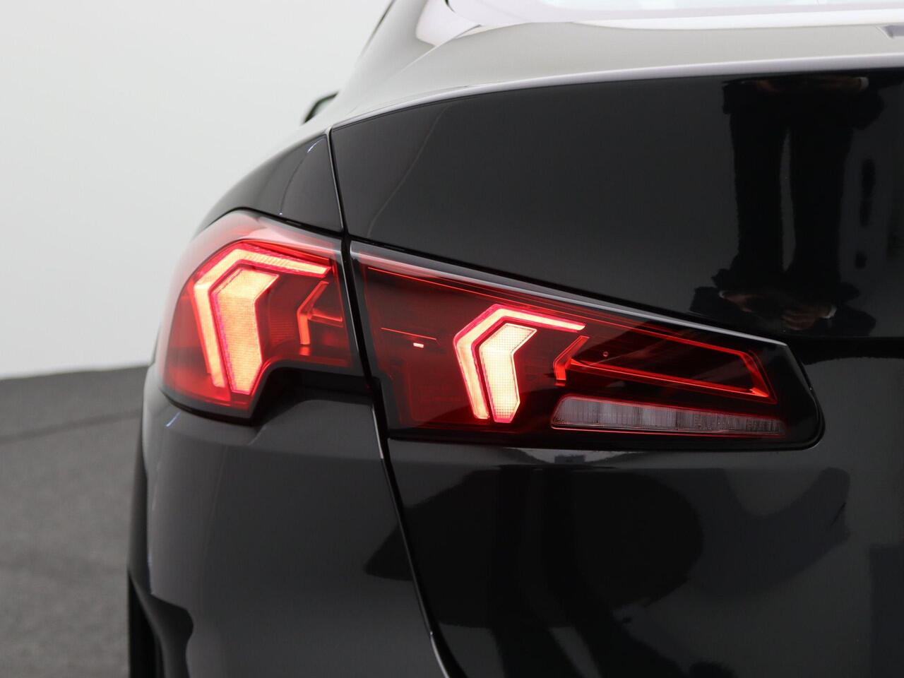 BMW 2-SERIE Gran Coupé 220 M Sportpakket | Premium Pack | M Adaptief onderstel | Achteruitrijcamera | Driving Assistant | Parking Assistant | 18''