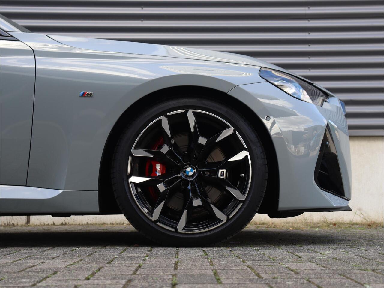 BMW 2-SERIE Coupé 220i | M Sportpakket Pro | Panodak | Head-Up | Parking Assistant Plus | Driving Assistant | Comfort Access | HiFi | 19'' LMV