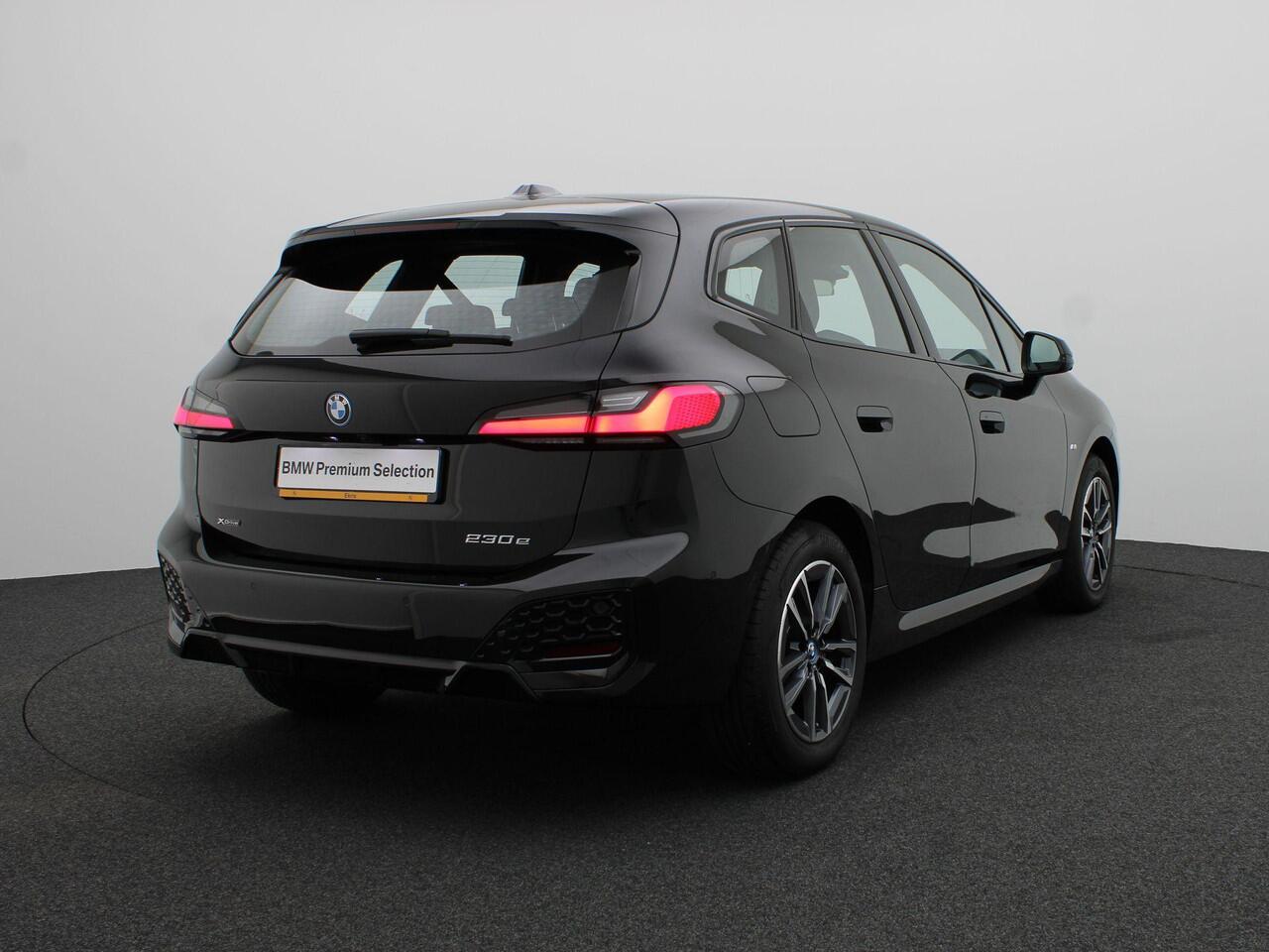 BMW 2-SERIE Active Tourer 230e xDrive M Sportpakket | Harman Kardon | Head-Up Display | Driving Assist Plus | Innovation Pack | 17"