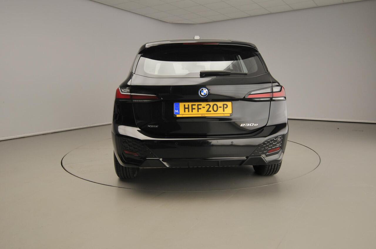 BMW 2-SERIE Active Tourer 230e xDrive | M-Sportpakket | LED | HUD | Active cruise | Sportstoelen | Keyles go | DAB | Harman-kardon sound | Alu 17 inch