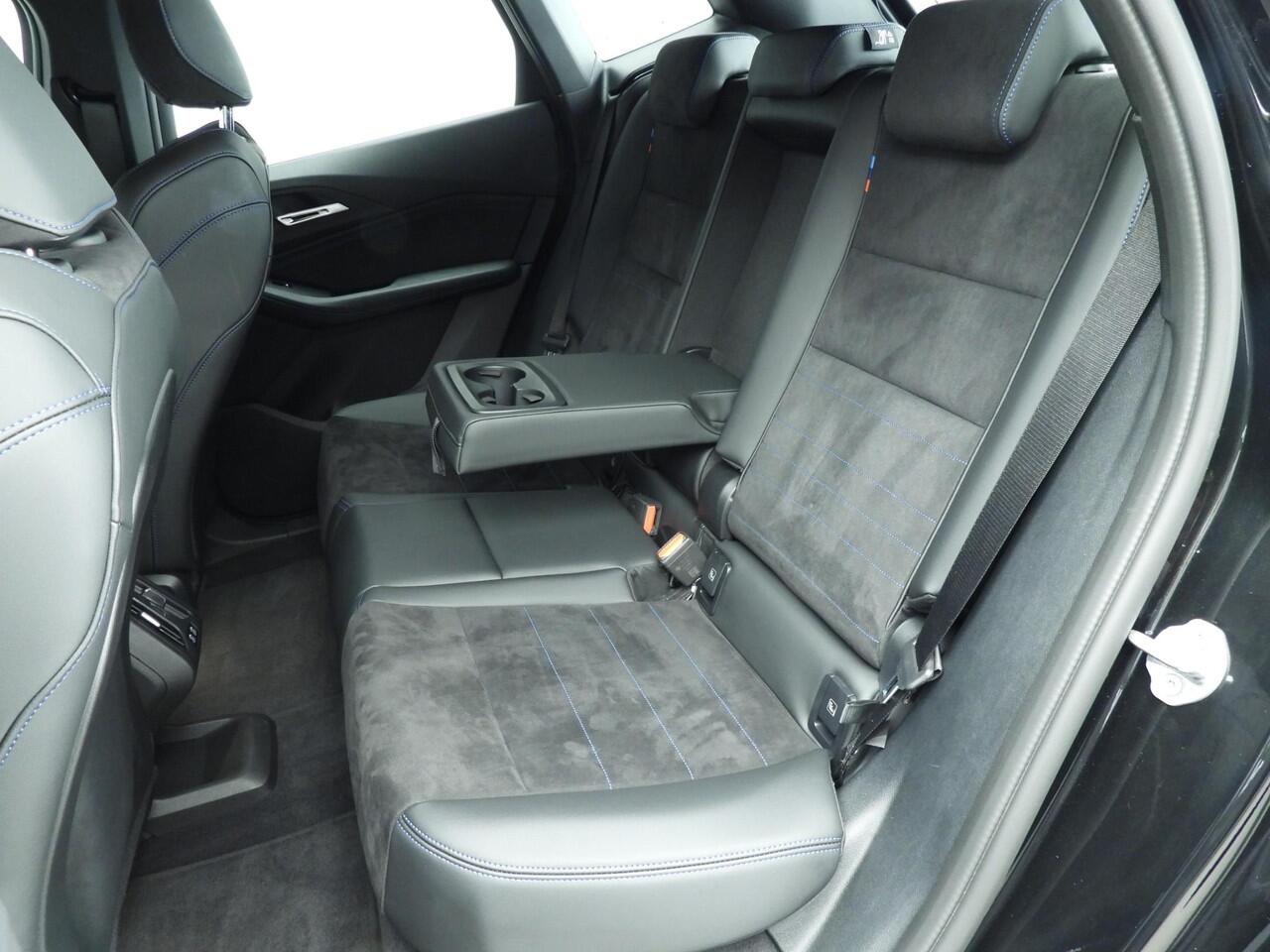 BMW 2-SERIE Active Tourer 230e xDrive | M-Sportpakket | LED | HUD | Active cruise | Sportstoelen | Keyles go | DAB | Harman-kardon sound | Alu 17 inch