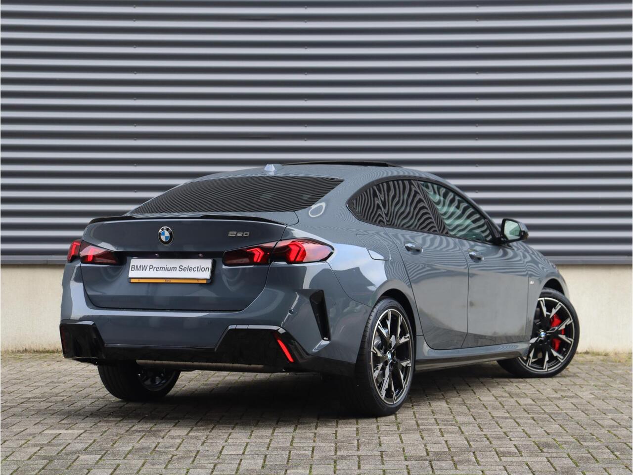 BMW 2-SERIE Gran Coupé 220 | M Sportpakket Pro | Panodak | Driving Assistant Plus | Harman Kardon | Parking Assistant Plus | Head-Up | 19'' LMV