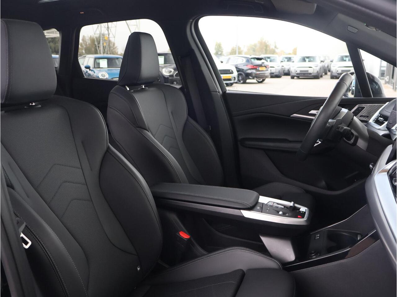 BMW 2-SERIE Active Tourer 225e xDrive M Sportpakket/ Comfort Access/ Panoramadak/ Actiefstoelen voor/ Head-Up/ Harman-Kardon/ 19" LMV