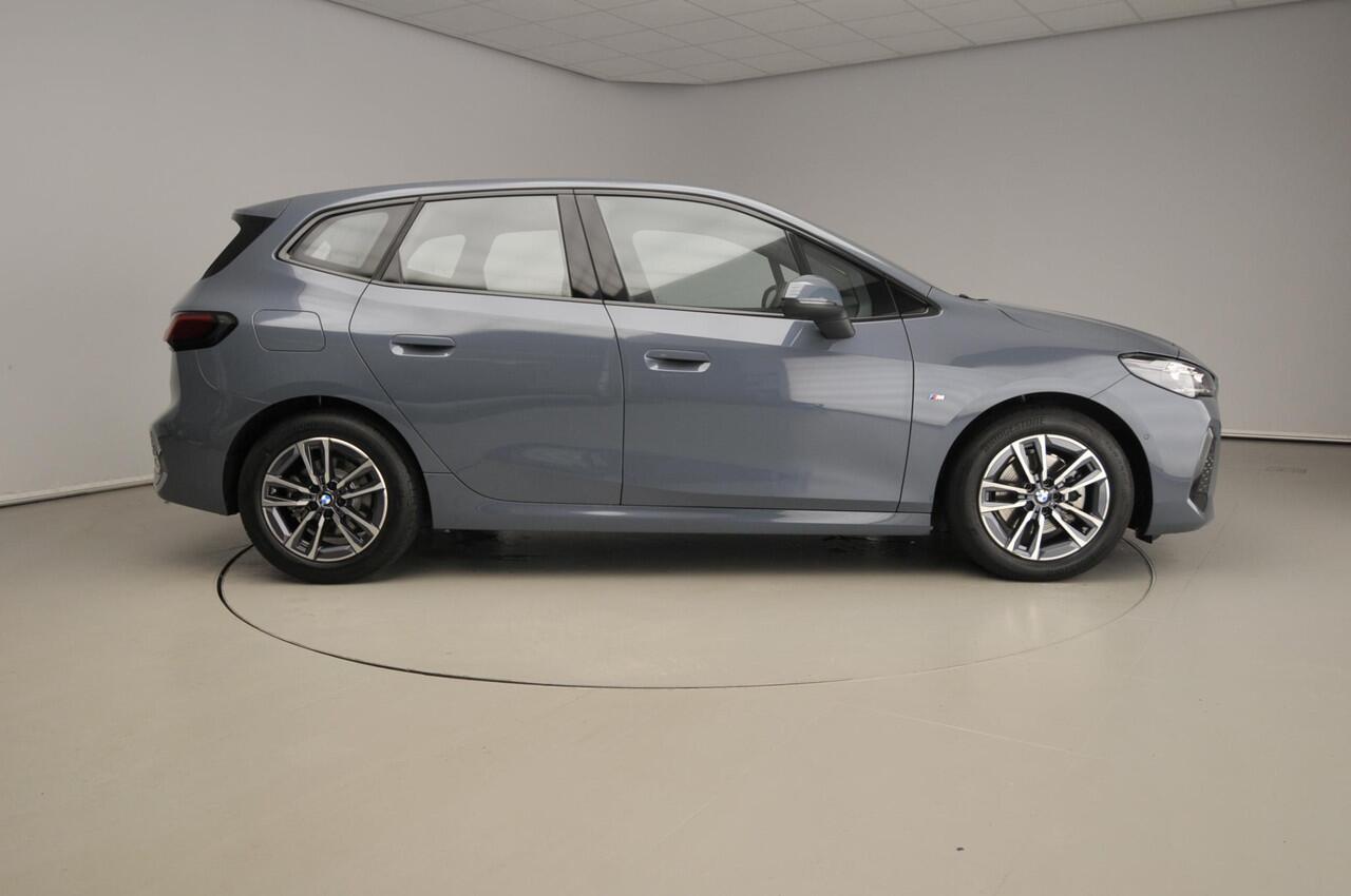 BMW 2-SERIE Active Tourer 220i | M-Sportpakket | LED | Navigatie | Sportstoelen | Stoelverwarming | Keyles go | DAB | Alu 17 inch