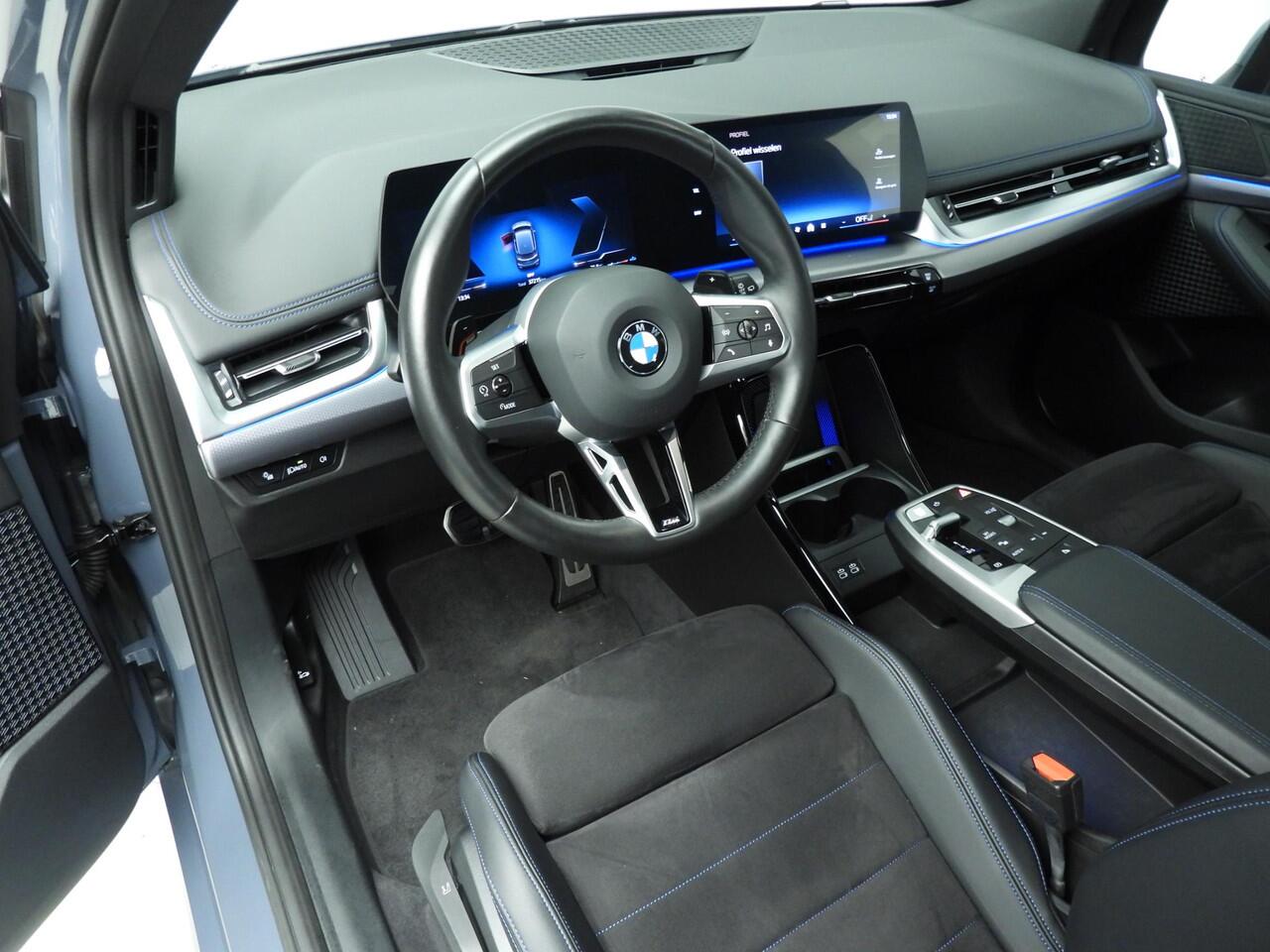 BMW 2-SERIE Active Tourer 220i | M-Sportpakket | LED | Navigatie | Sportstoelen | Stoelverwarming | Keyles go | DAB | Alu 17 inch